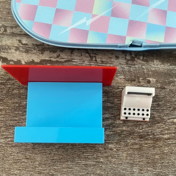 Lil Bratz Diner Playset With Doll and accessories - Picture 9 of 16